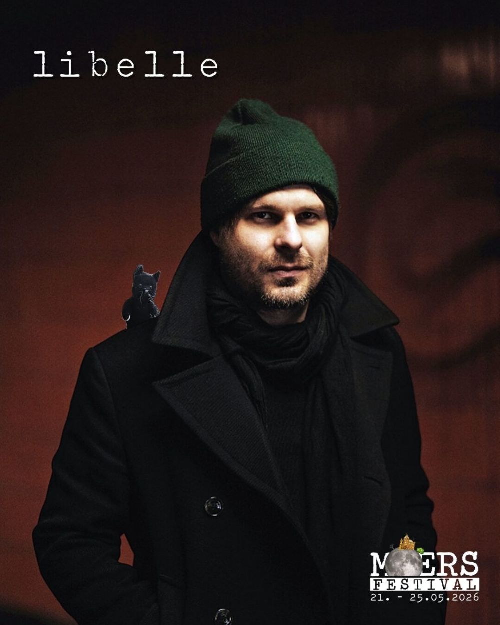 Man in a black coat and black cap against a dark red background. The artist's name "libelle" is in the upper left corner. The Moers Festival logo is in the lower right corner.